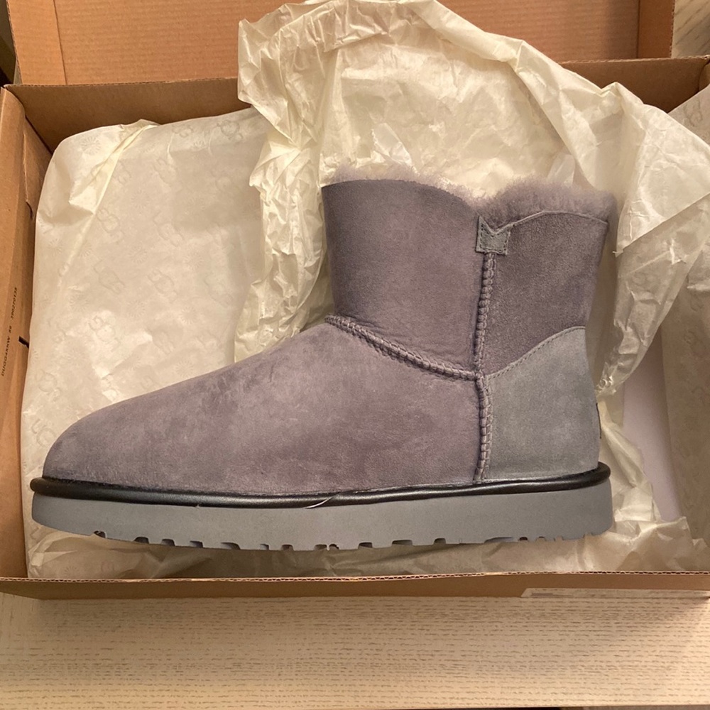 Brand new women’s UGG mini Bailey button boot